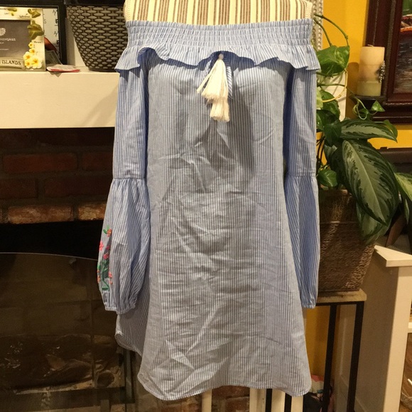 Dresses & Skirts - BEAUTIFUL OFF SHOULDER SPRING DRESS